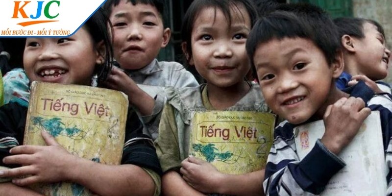 KJC đồng hành cùng trẻ em vùng cao hỗ trợ học tập và phát triển